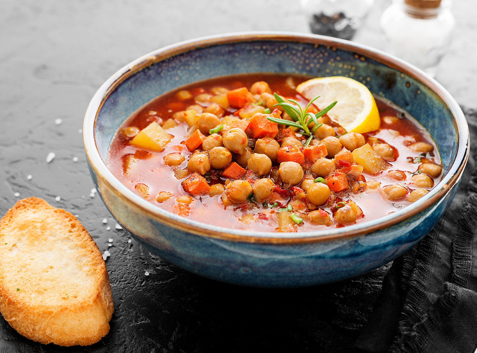 Tomato, bacon and chickpea soup